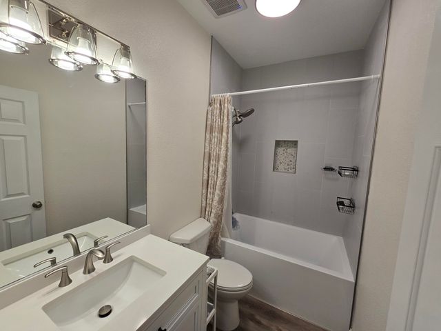 1695 Cochran Avenue, Tulare, CA 93274