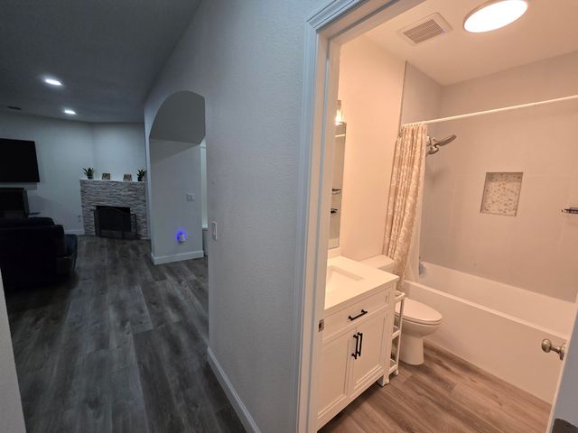 1695 Cochran Avenue, Tulare, CA 93274