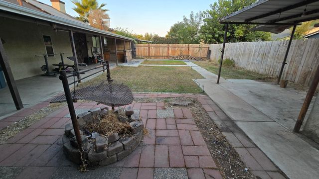 1695 Cochran Avenue, Tulare, CA 93274