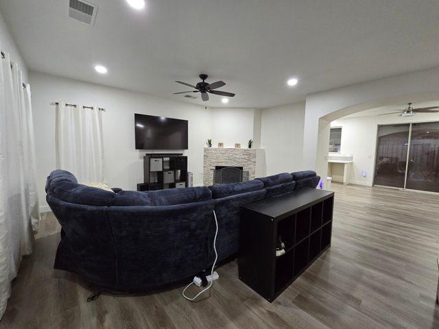 1695 Cochran Avenue, Tulare, CA 93274