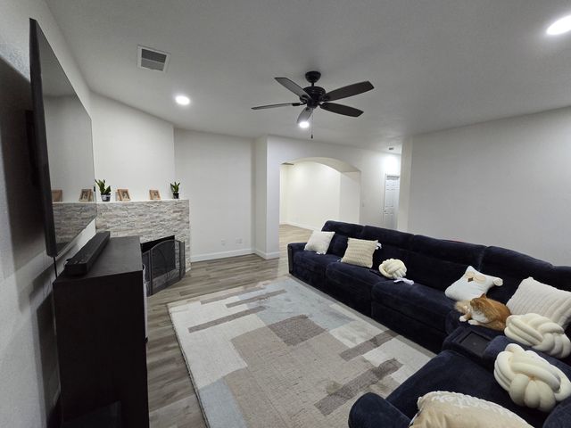 1695 Cochran Avenue, Tulare, CA 93274