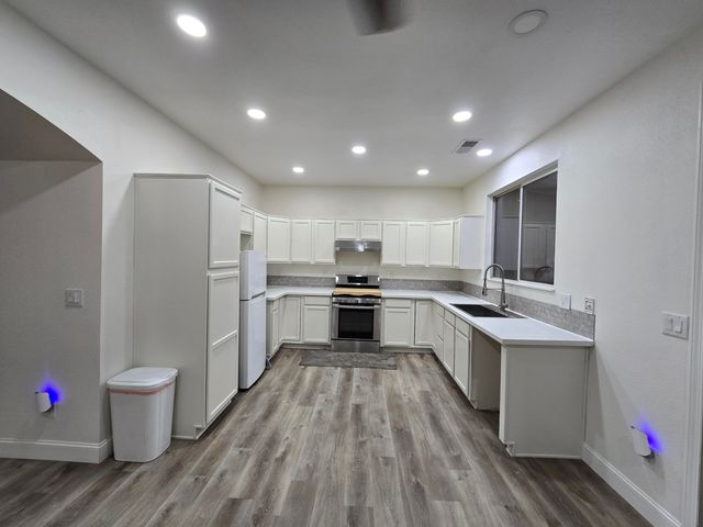 1695 Cochran Avenue, Tulare, CA 93274