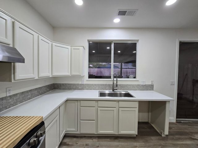 1695 Cochran Avenue, Tulare, CA 93274