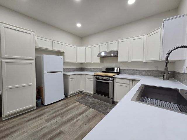 1695 Cochran Avenue, Tulare, CA 93274