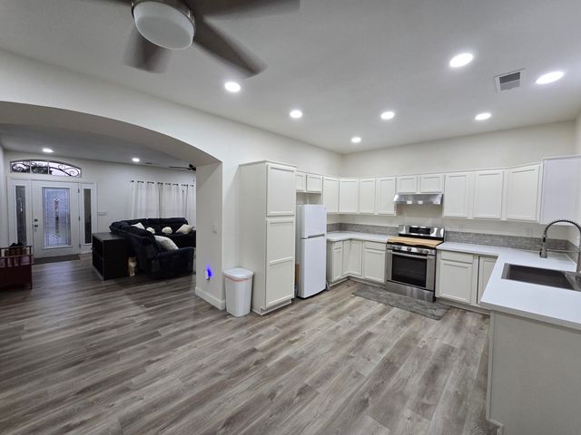 1695 Cochran Avenue, Tulare, CA 93274