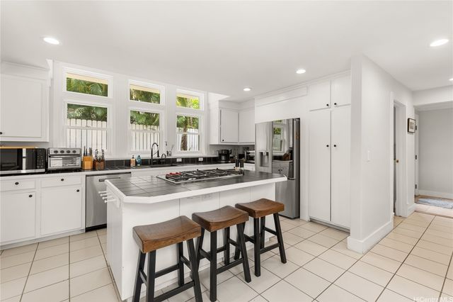 46-318 Nahewai Street, Kaneohe, HI 96744