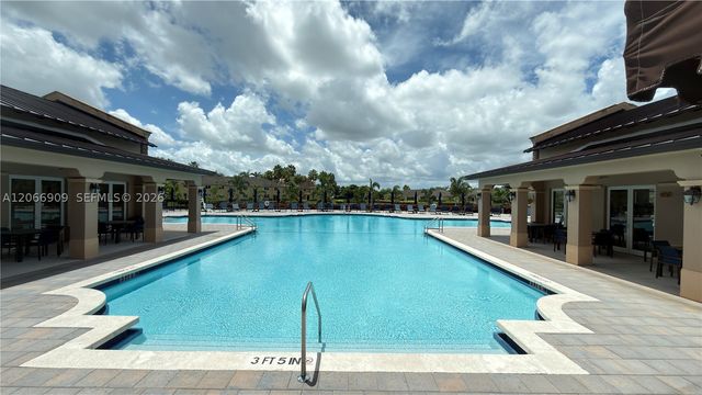 3390 NE 13th Cir Dr 206-19, Homestead, FL 33033