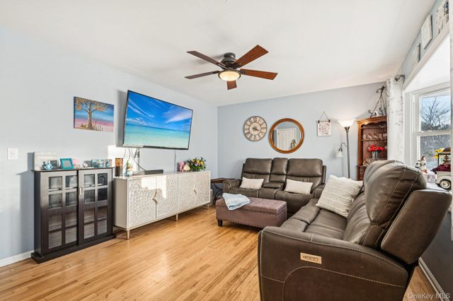 662 College Road, Farmingville, NY 11738