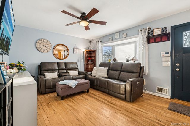 662 College Road, Farmingville, NY 11738