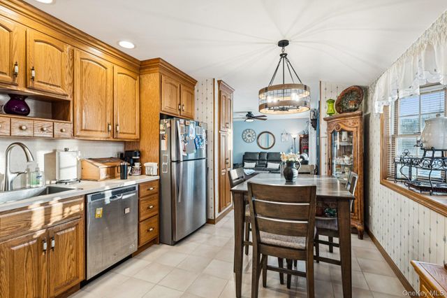 662 College Road, Farmingville, NY 11738