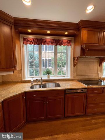 310 UPPER COLLEGE TER, Frederick, MD 21701