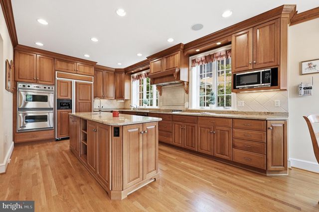 310 UPPER COLLEGE TER, Frederick, MD 21701