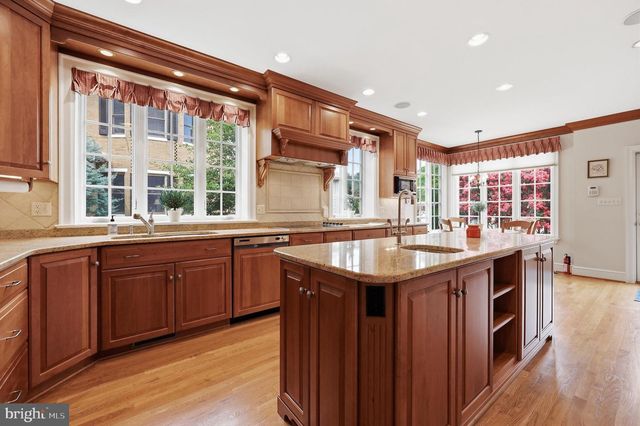 310 UPPER COLLEGE TER, Frederick, MD 21701