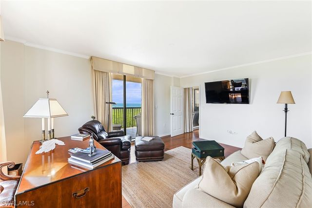 6075 Pelican Bay BLVD 1105, Naples, FL 34108