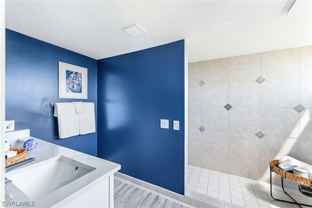 6075 Pelican Bay BLVD 1105, Naples, FL 34108