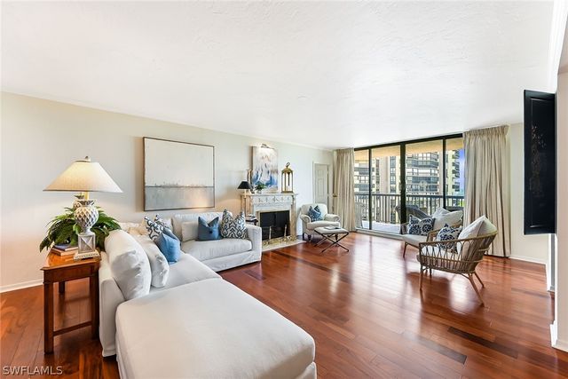 6075 Pelican Bay BLVD 1105, Naples, FL 34108