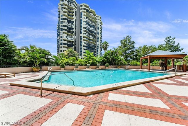 6075 Pelican Bay BLVD 1105, Naples, FL 34108