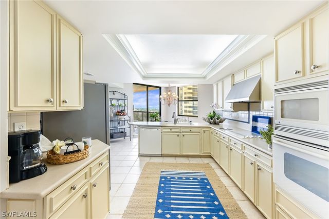 6075 Pelican Bay BLVD 1105, Naples, FL 34108