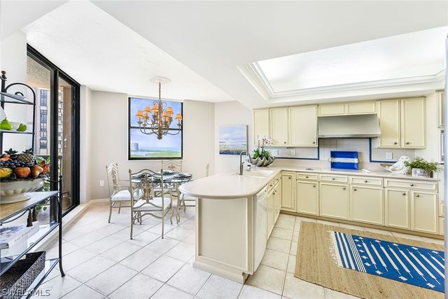 6075 Pelican Bay BLVD 1105, Naples, FL 34108