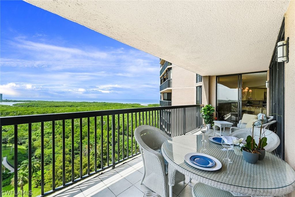 6075 Pelican Bay BLVD 1105, Naples, FL 34108