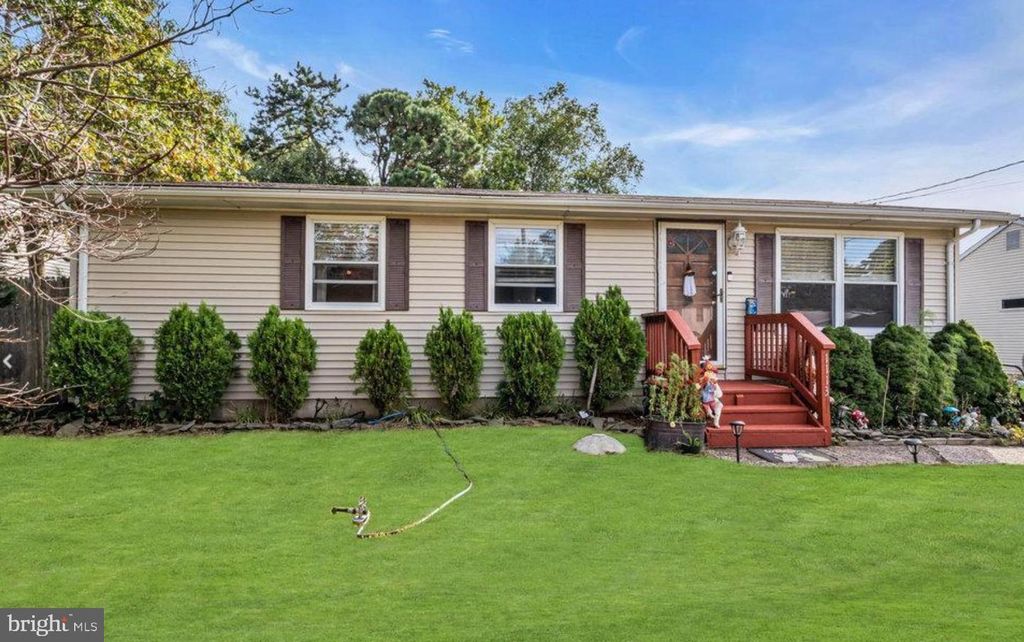 1113 HAWSER AVE, Manahawkin, NJ 08050