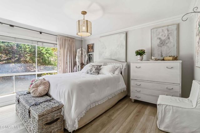 255 Sequoia Court 14, Thousand Oaks, CA 91360