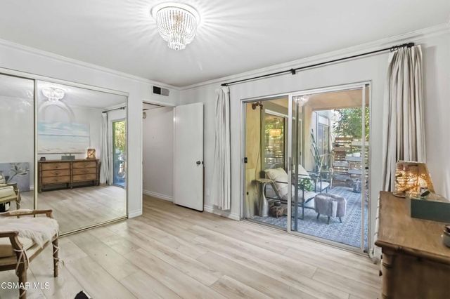 255 Sequoia Court 14, Thousand Oaks, CA 91360