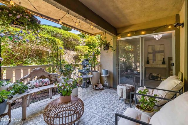 255 Sequoia Court 14, Thousand Oaks, CA 91360