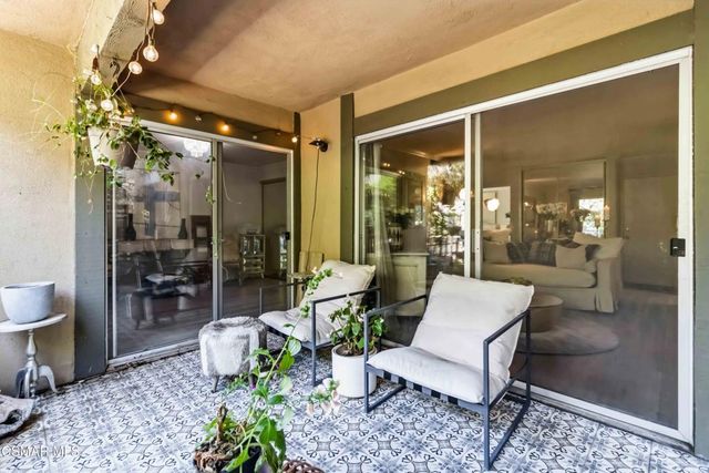255 Sequoia Court 14, Thousand Oaks, CA 91360