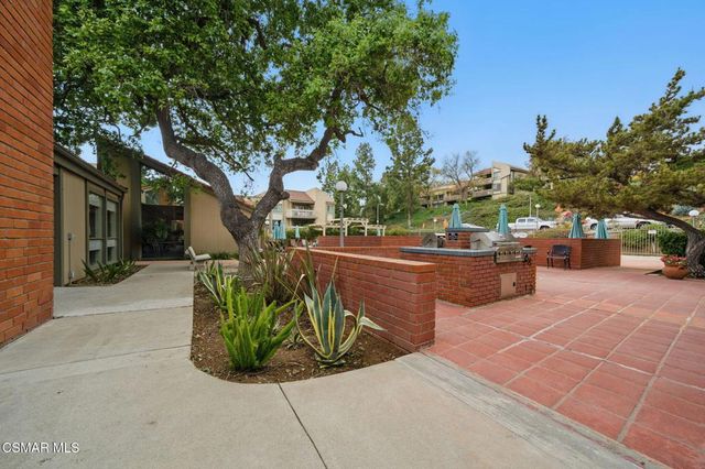 255 Sequoia Court 14, Thousand Oaks, CA 91360