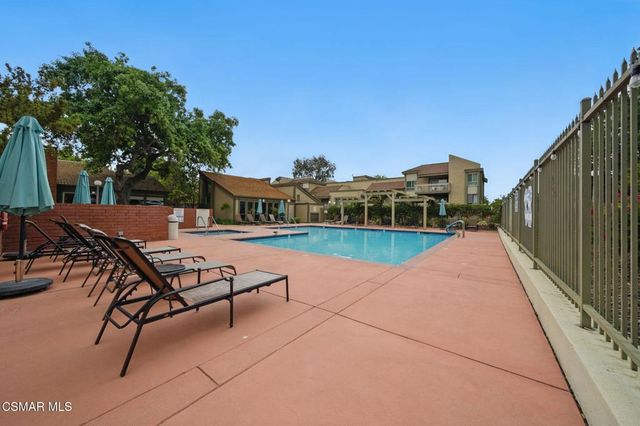 255 Sequoia Court 14, Thousand Oaks, CA 91360
