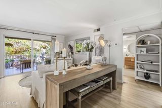 255 Sequoia Court 14, Thousand Oaks, CA 91360