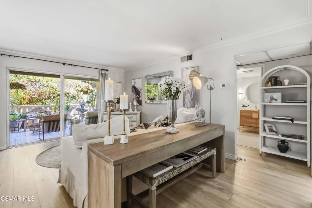 255 Sequoia Court 14, Thousand Oaks, CA 91360