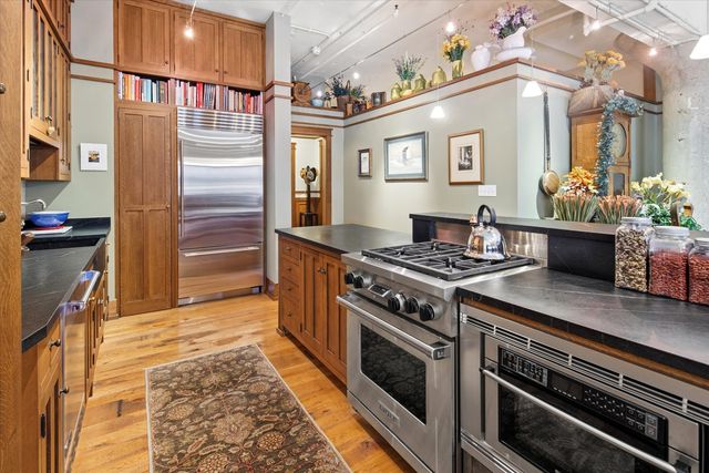 130 S Canal Street 425-26, Chicago, IL 60606