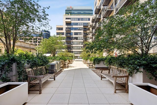 130 S Canal Street 425-26, Chicago, IL 60606