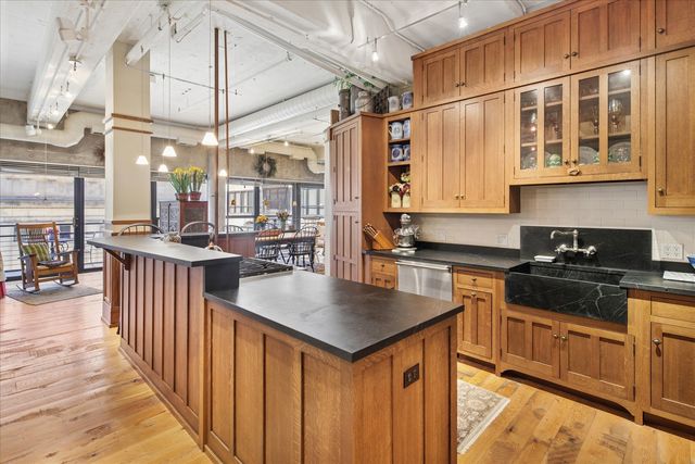 130 S Canal Street 425-26, Chicago, IL 60606