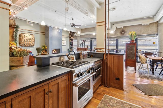 130 S Canal Street 425-26, Chicago, IL 60606