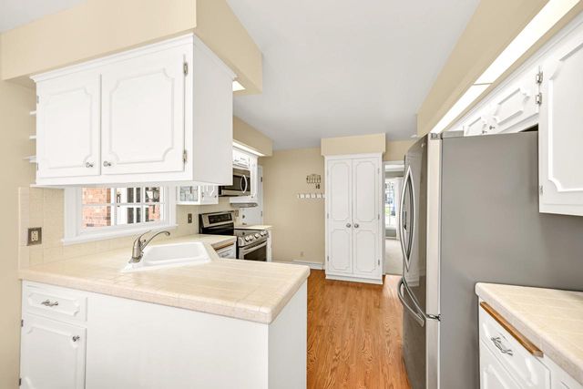 18510 Surrey LANE, Brookfield, WI 53045