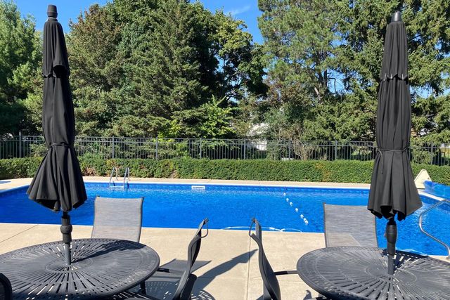 18510 Surrey LANE, Brookfield, WI 53045