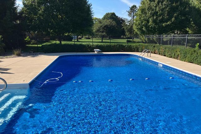 18510 Surrey LANE, Brookfield, WI 53045