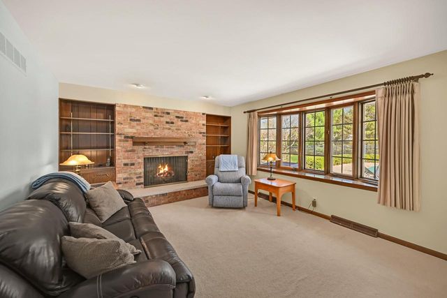 18510 Surrey LANE, Brookfield, WI 53045