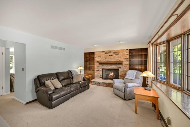 18510 Surrey LANE, Brookfield, WI 53045