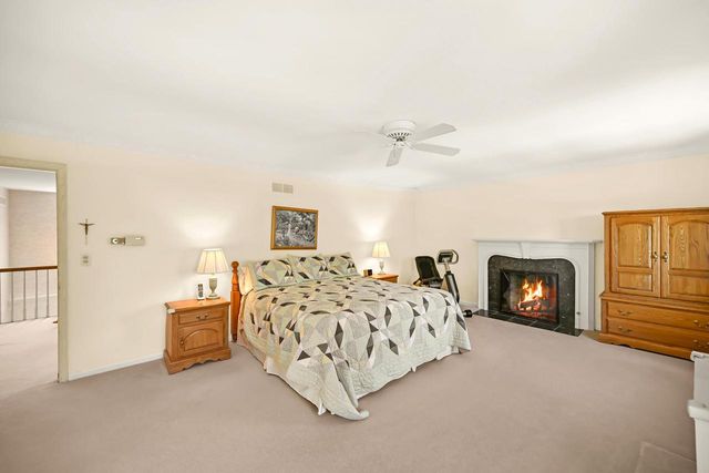 18510 Surrey LANE, Brookfield, WI 53045