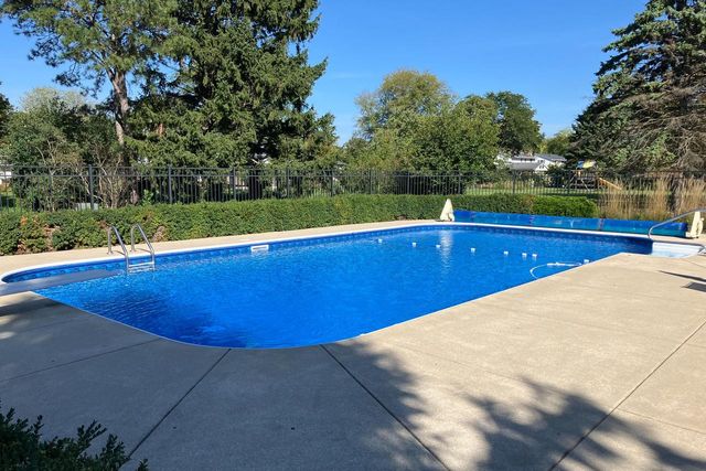 18510 Surrey LANE, Brookfield, WI 53045