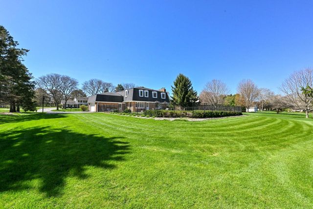 18510 Surrey LANE, Brookfield, WI 53045