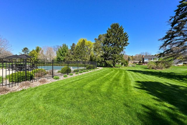 18510 Surrey LANE, Brookfield, WI 53045