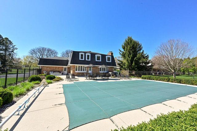 18510 Surrey LANE, Brookfield, WI 53045