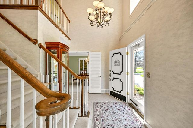 18510 Surrey LANE, Brookfield, WI 53045