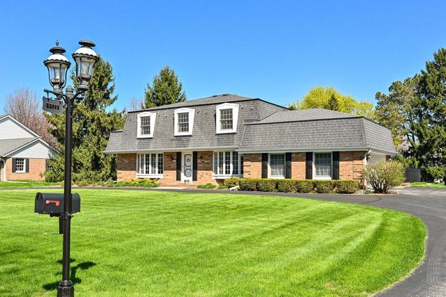 18510 Surrey LANE, Brookfield, WI 53045