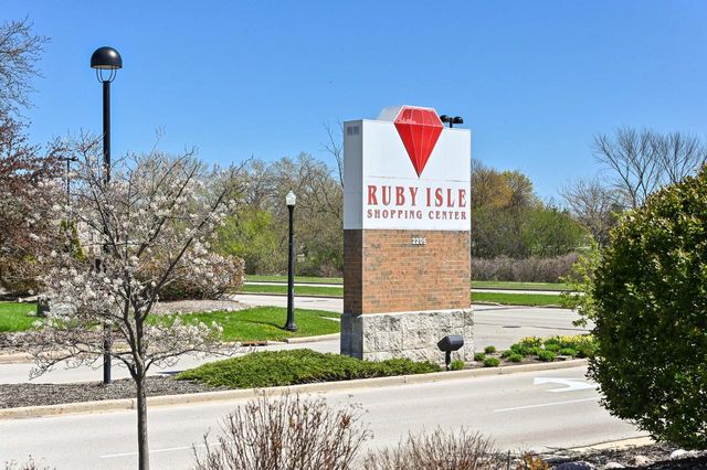 18510 Surrey LANE, Brookfield, WI 53045